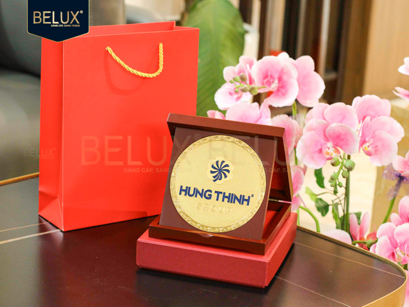 Lô hộp gỗ mặt đĩa Hưng Thịnh Group D14 bằng đồng mạ vàng 24k thiết kế theo yêu cầu&nbsp;